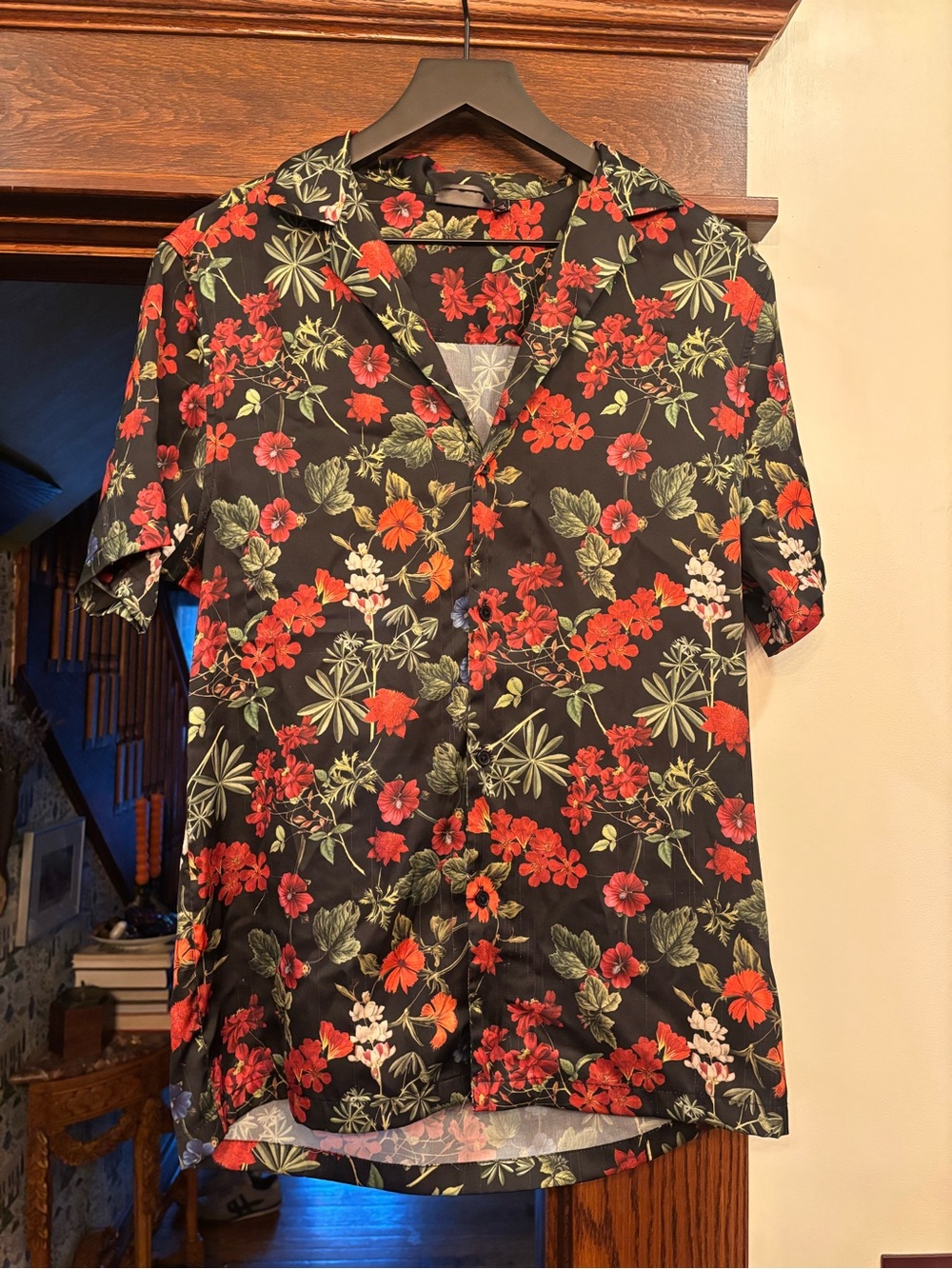 Black Short-Sleeve Button-Up Shirt - Red & Blue Floral Print
